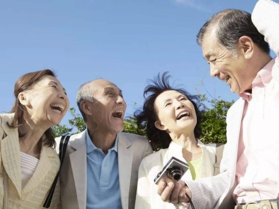 老人长做足疗利于长寿