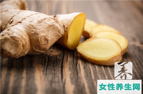 肚脐贴姜片